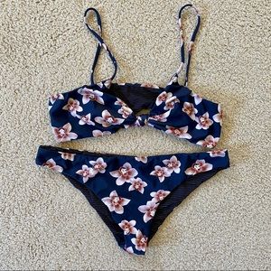 EUC Acacia Isle set, Size large 🌺